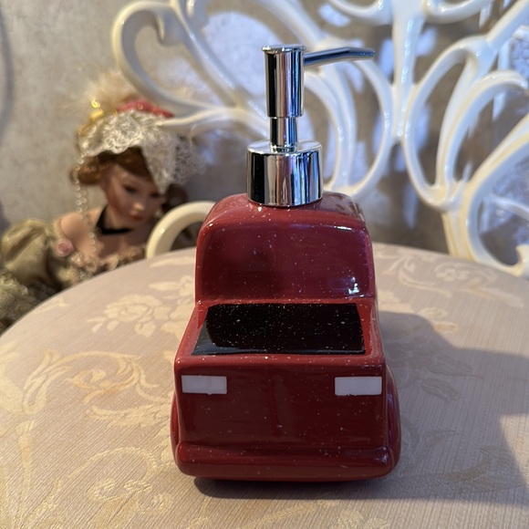 NWT SOAP DISPENSER - Picture 4 of 5